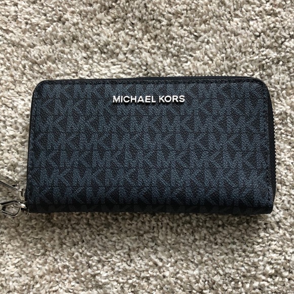 *SOLD* Michael Kors Admiral Blue Jet Set Wristlet - Picture 2 of 6